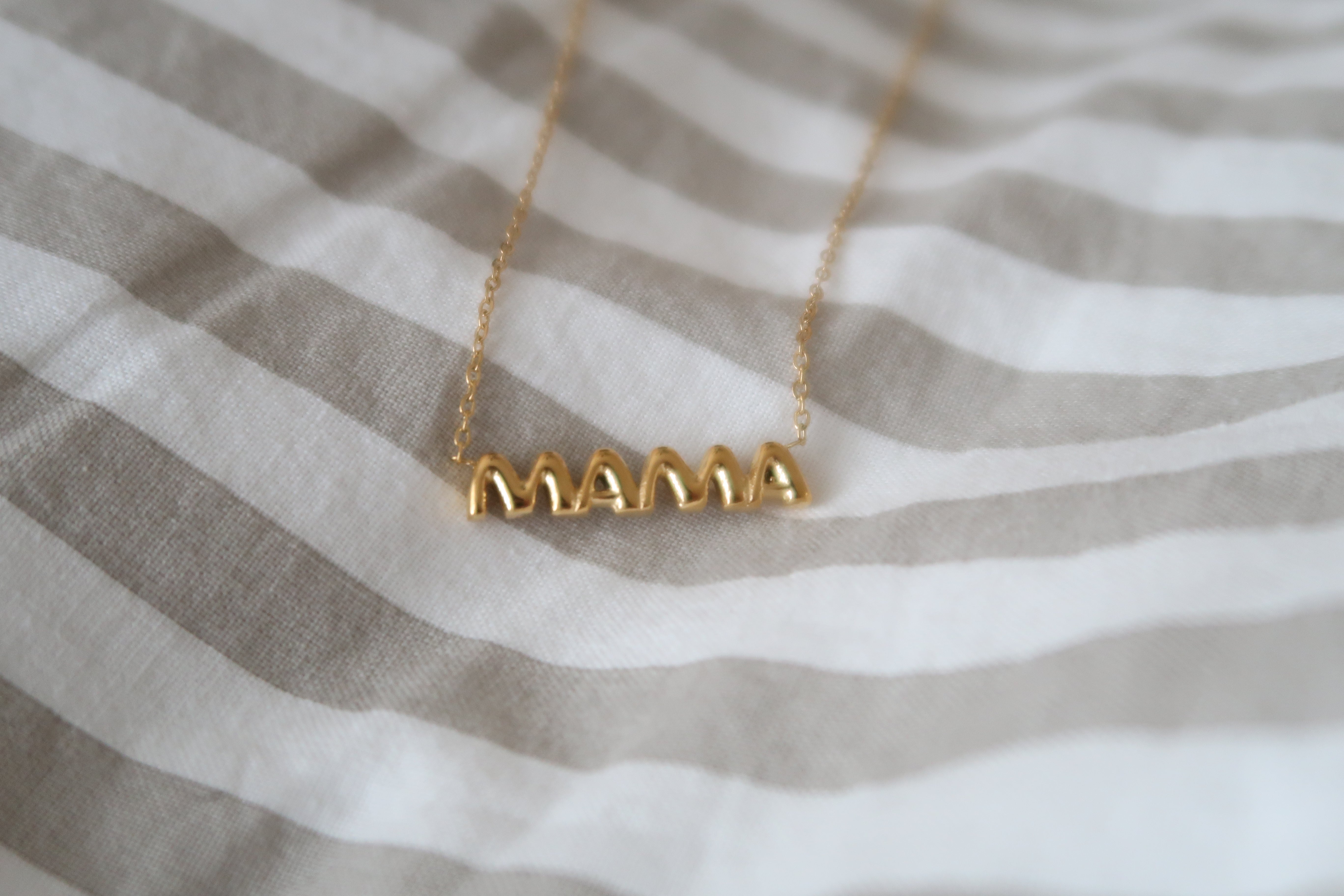 MAMA Bubble Necklace