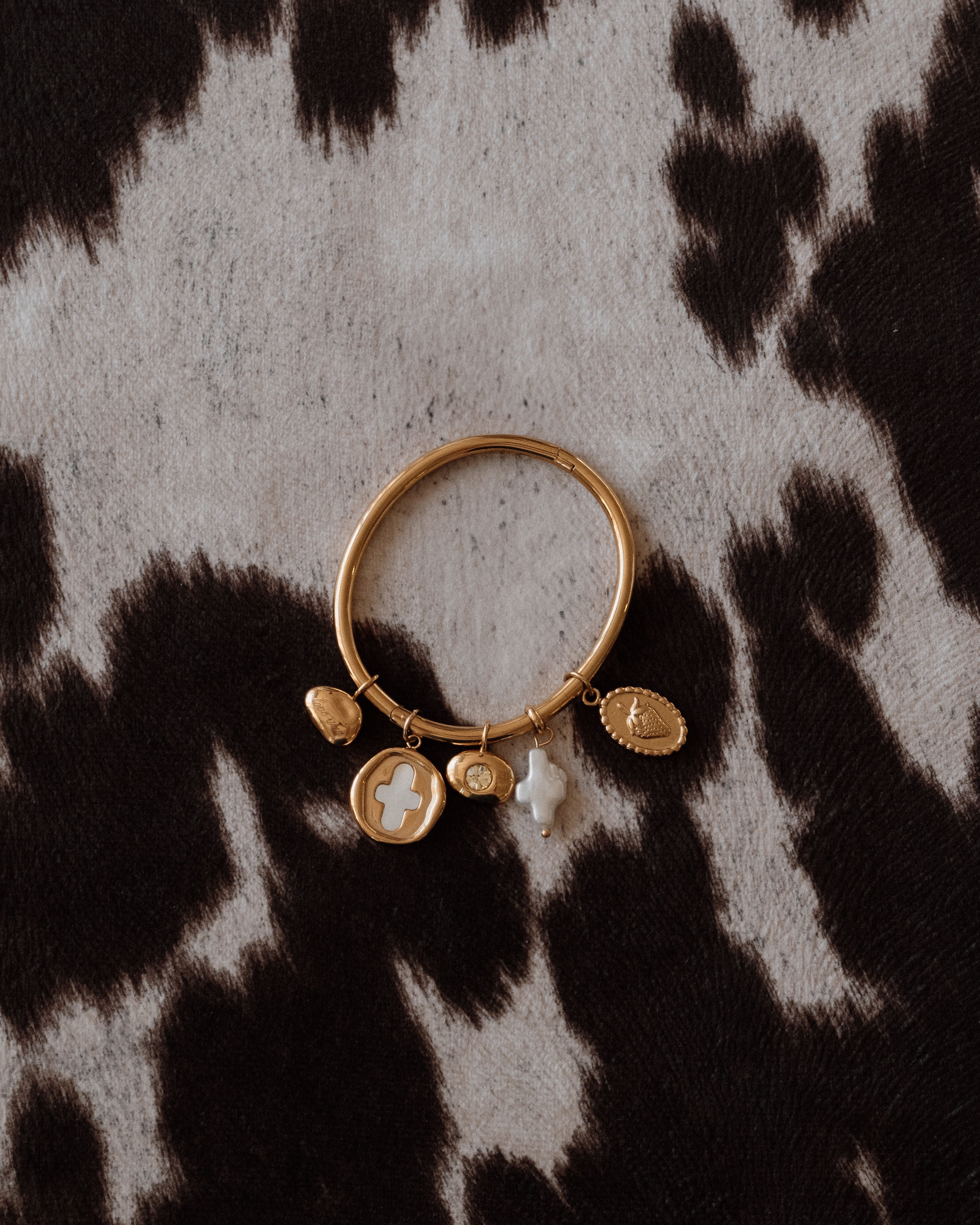 Zirconia Bean Charm